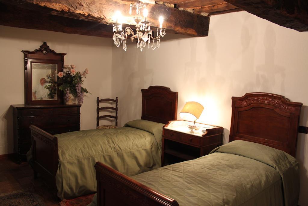 Casa Giuliana Guest House Calosso Phòng bức ảnh