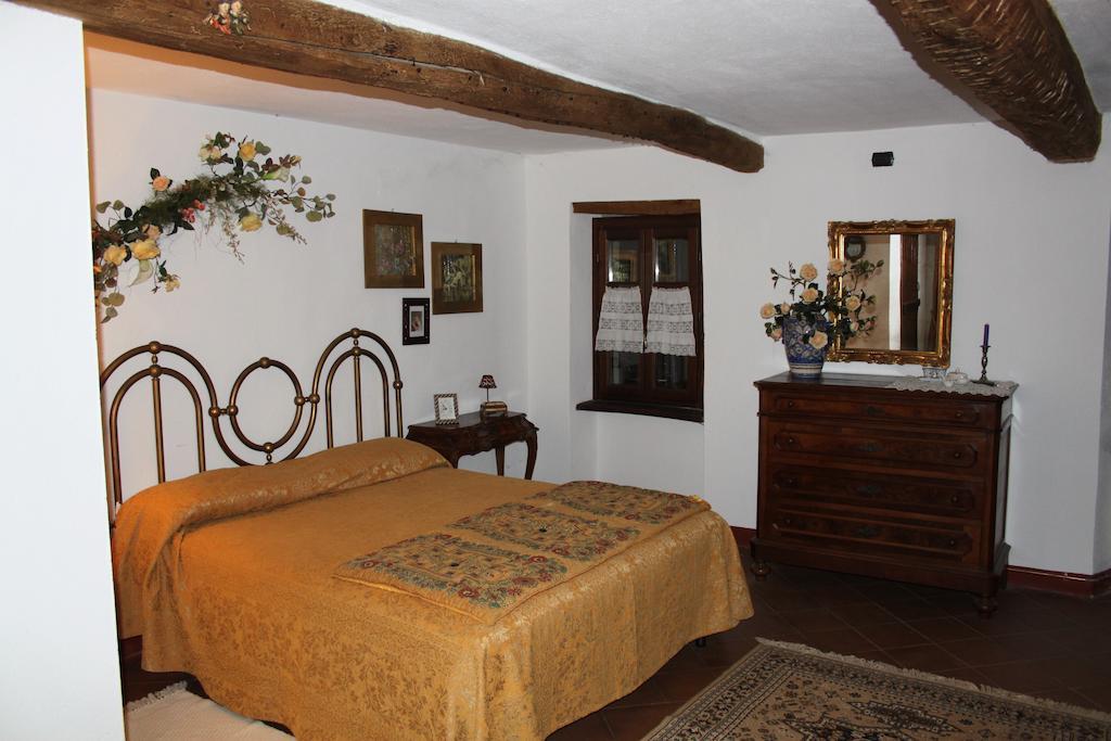 Casa Giuliana Guest House Calosso Phòng bức ảnh